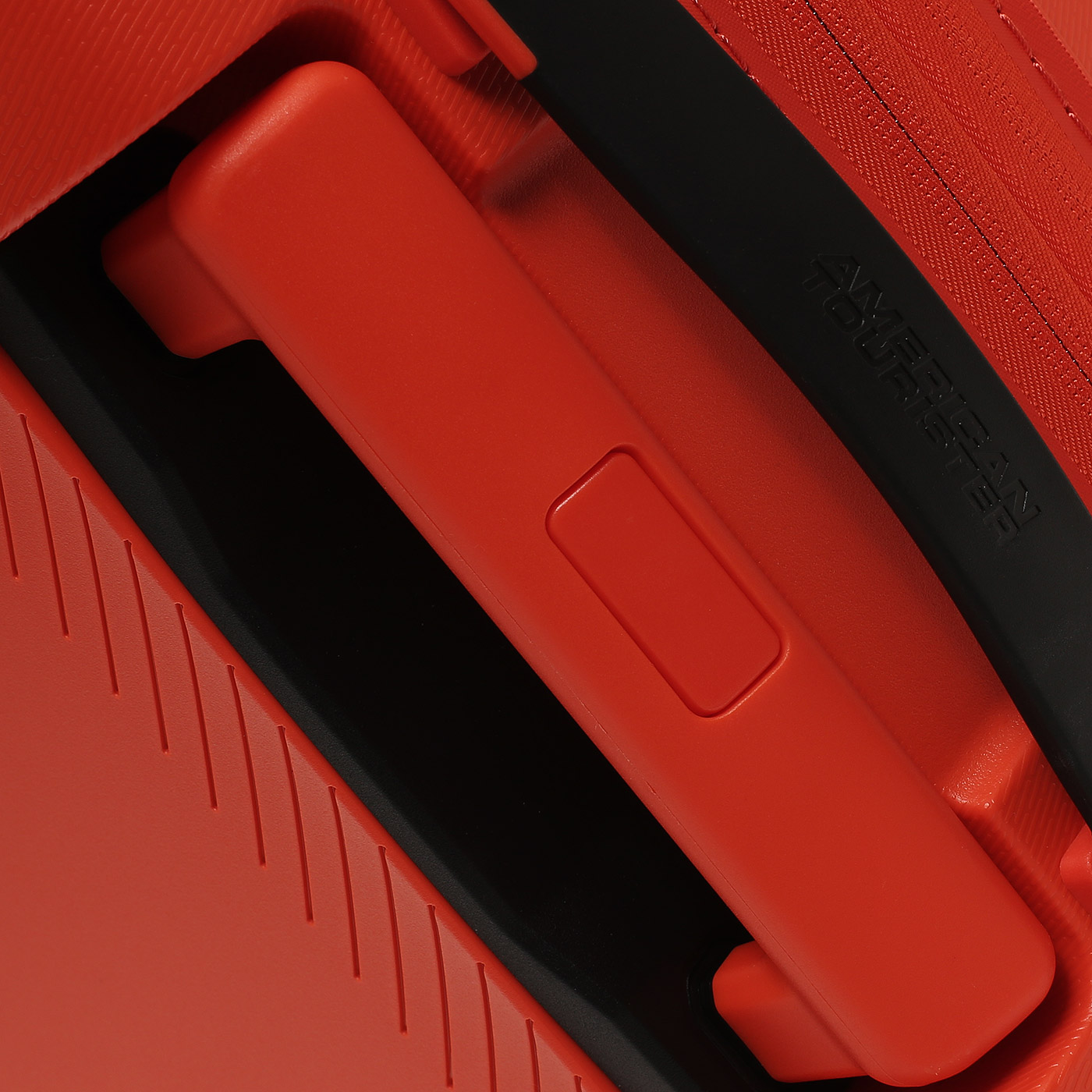 Чемодан на колесах American Tourister Dashpop