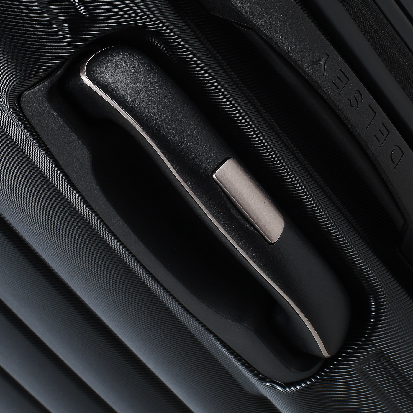 Чемодан на колесах Delsey Shadow 5.0