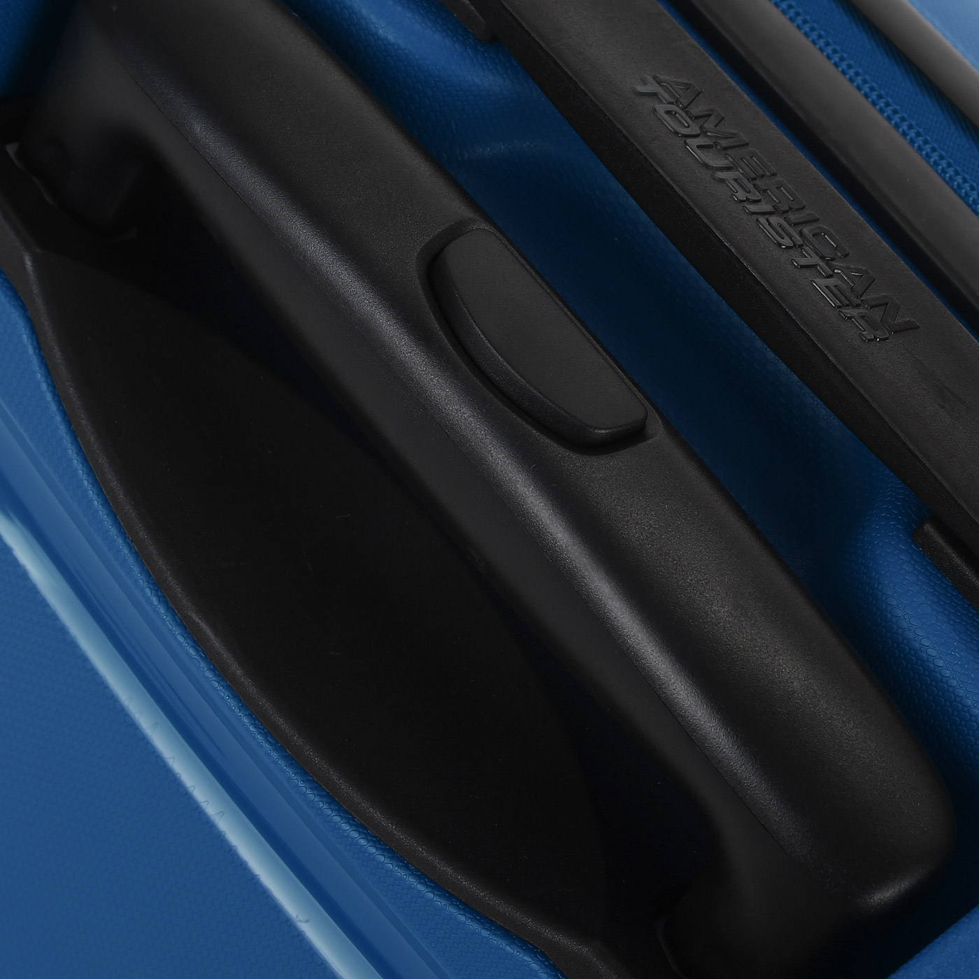 Чемодан для ручной клади из полипропилена с кодовым замком American Tourister Bon Air