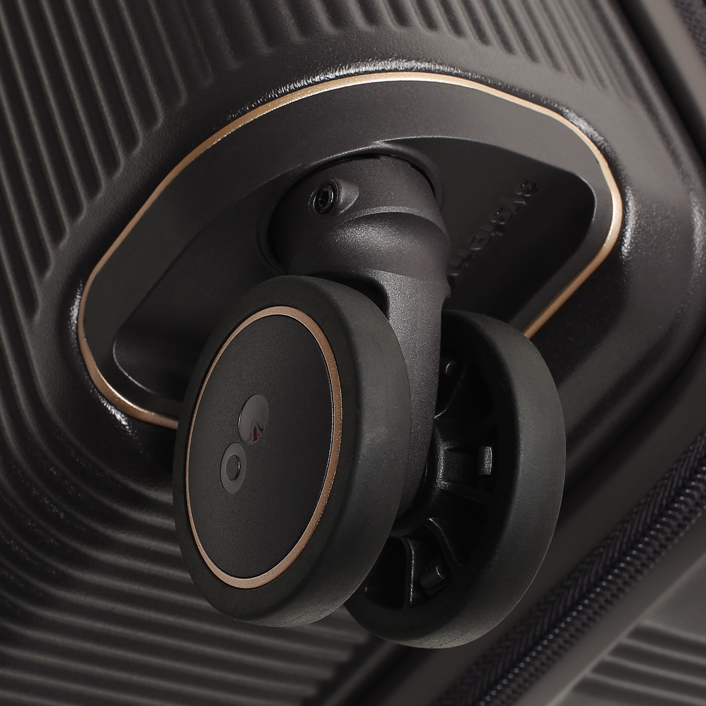 Чемодан средний M из поликарбоната Echolac Dynasty VLX