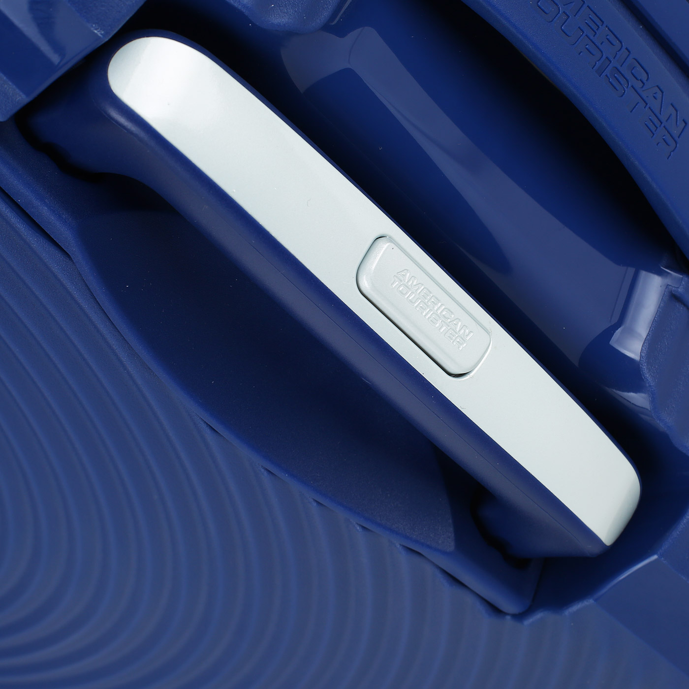 Синий чемодан со встроенным замком American Tourister Soundbox