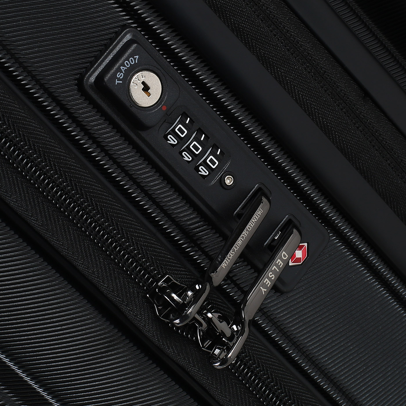 Чемодан на колесах Delsey Shadow 5.0