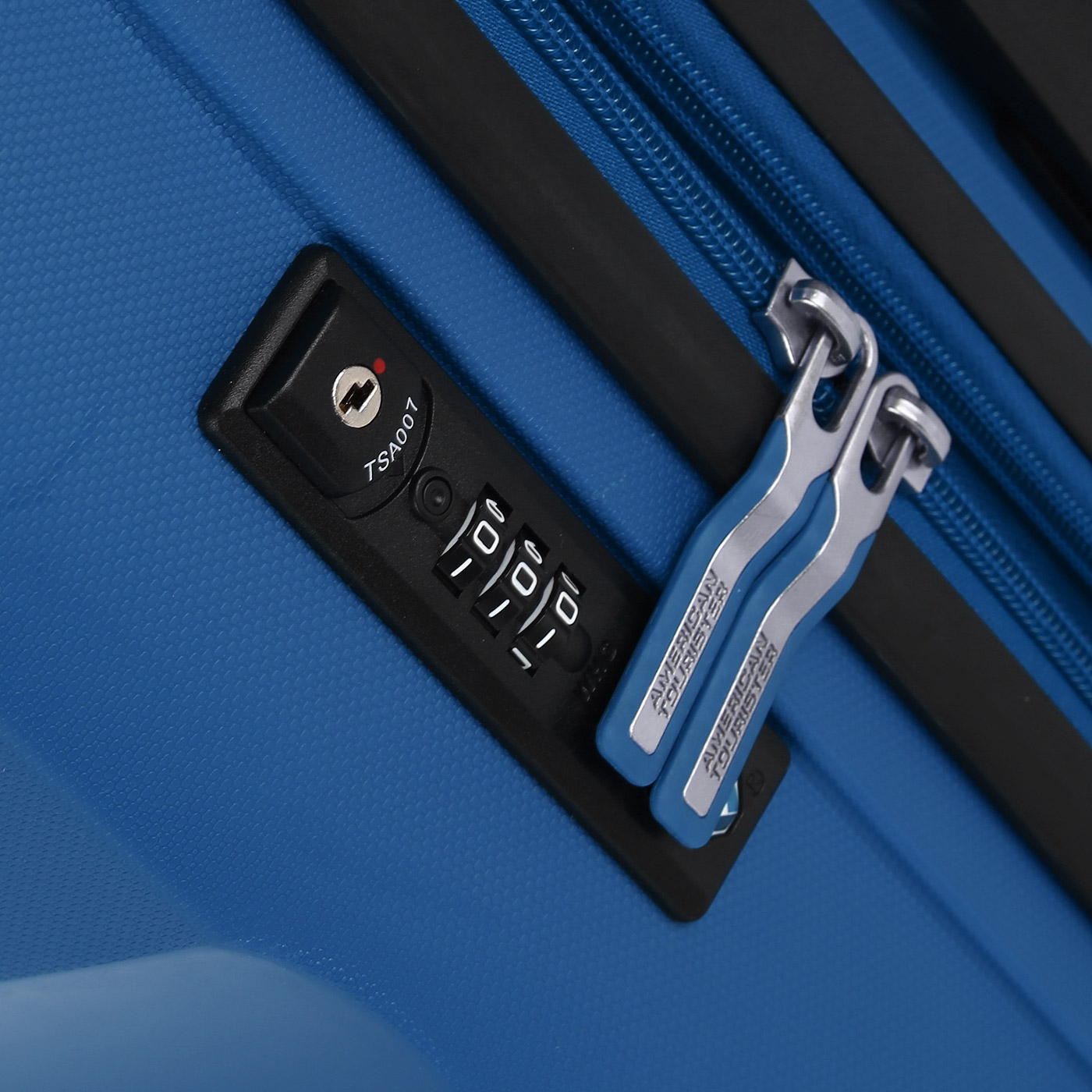 Чемодан средний M из полипропилена с кодовым замком American Tourister Bon Air