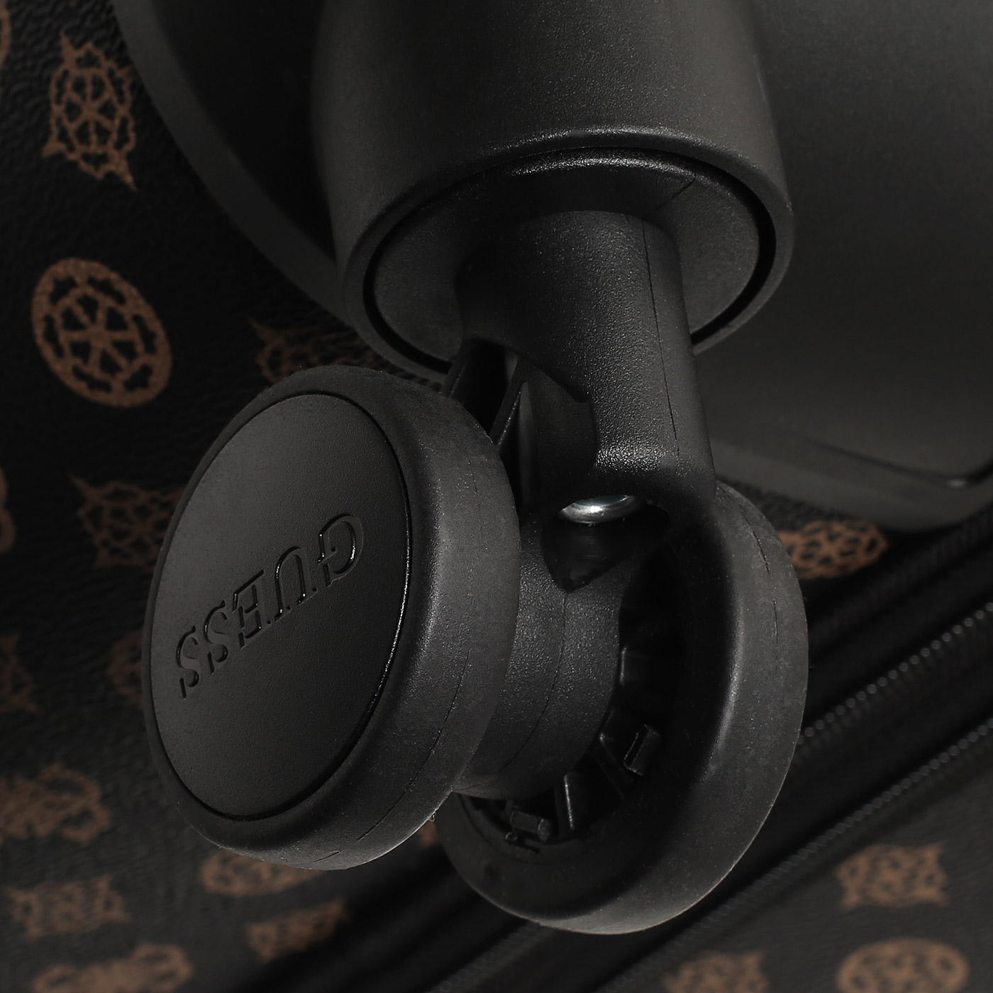 Чемодан тисненый Guess Wilder