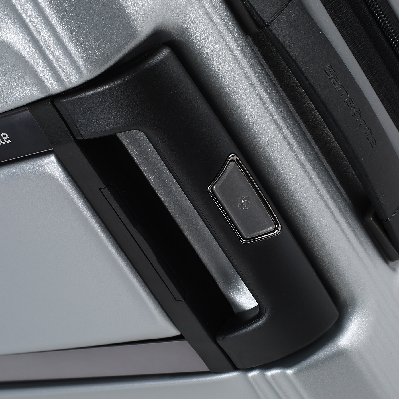 Чемодан на колесах Samsonite Nuon