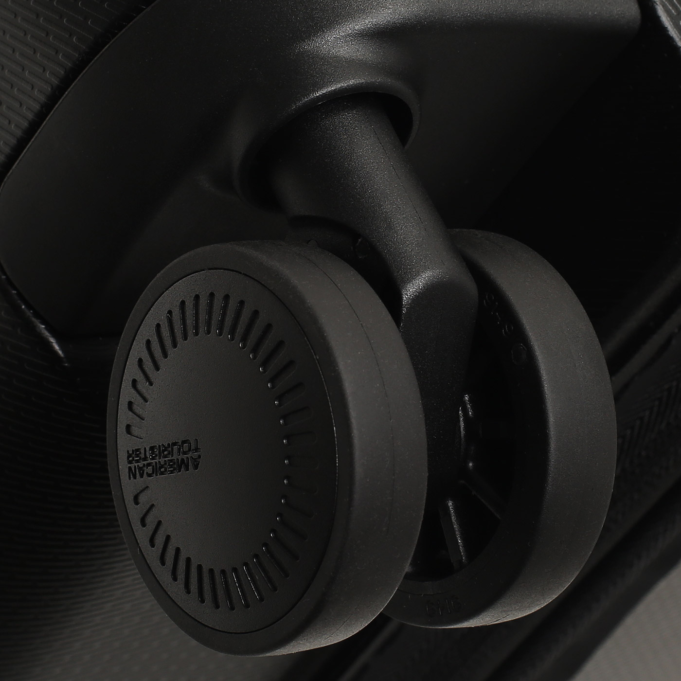 Чемодан на колесах American Tourister Dashpop Disney