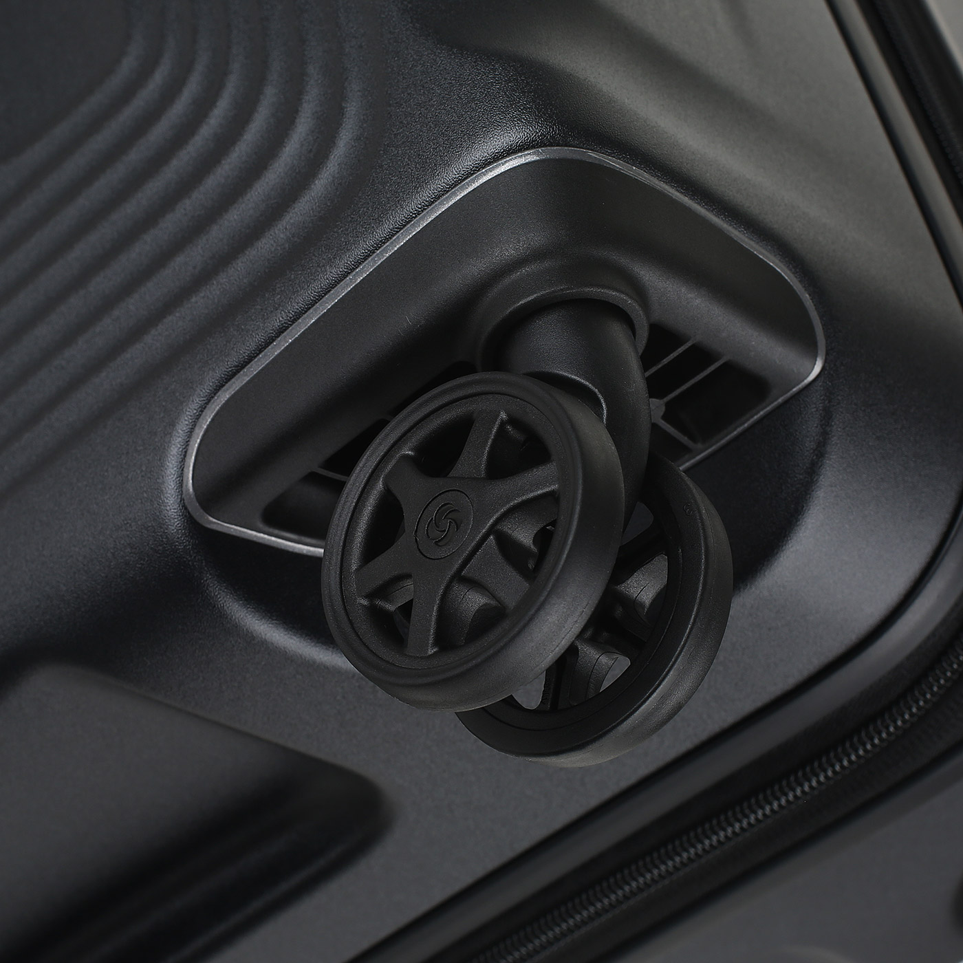 Чемодан Samsonite Nuon