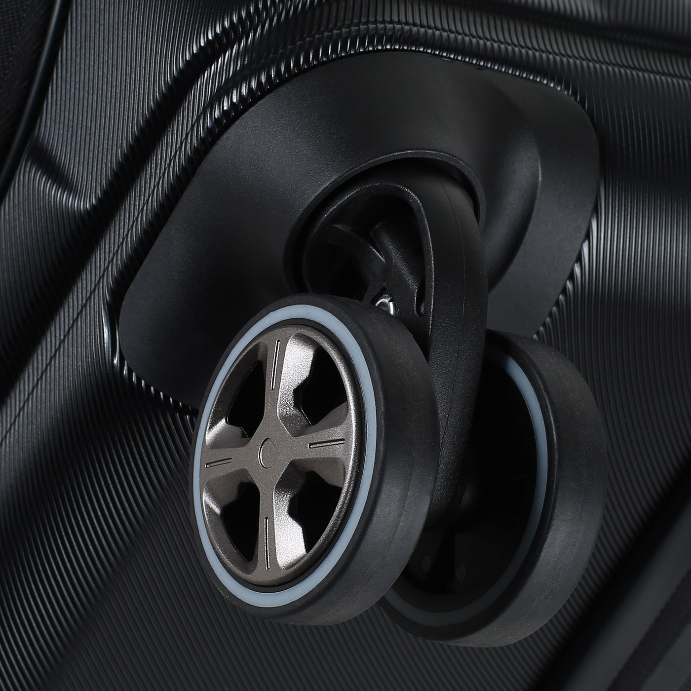 Чемодан большой L из поликарбоната Delsey Shadow 5.0