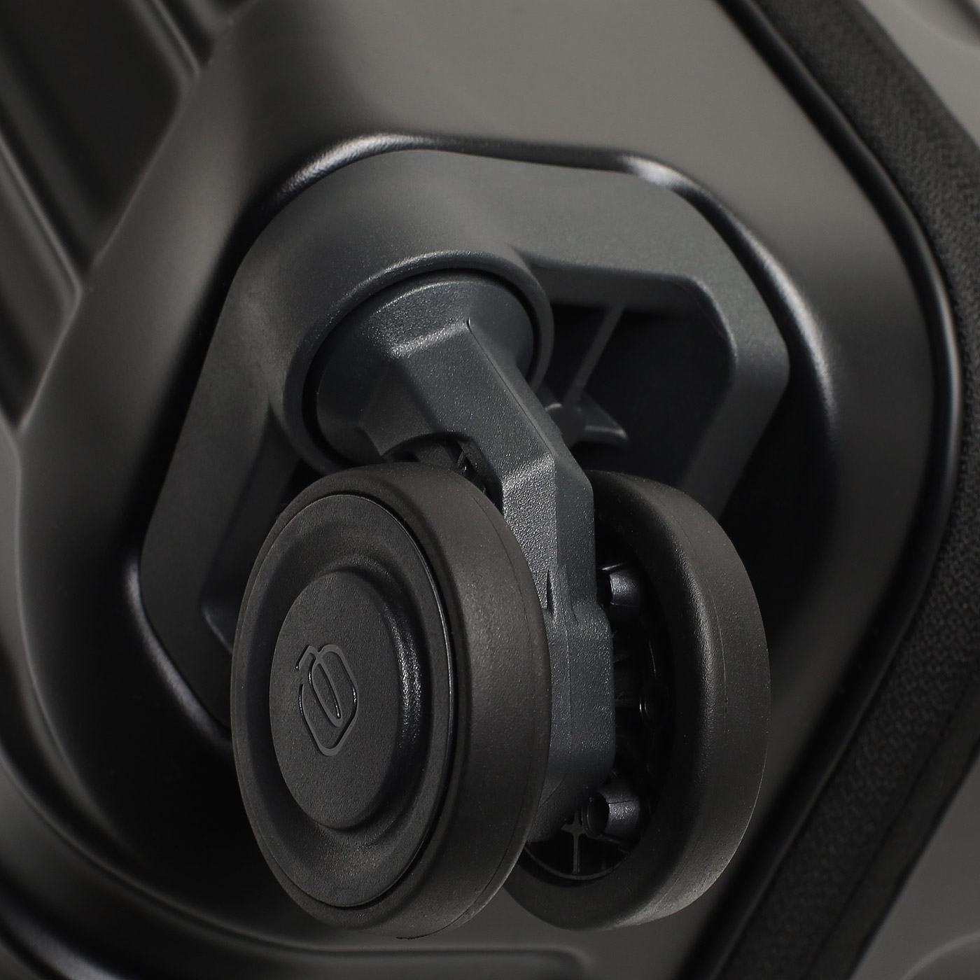 Чемодан для ручной клади из поликарбоната Piquadro PQ Light