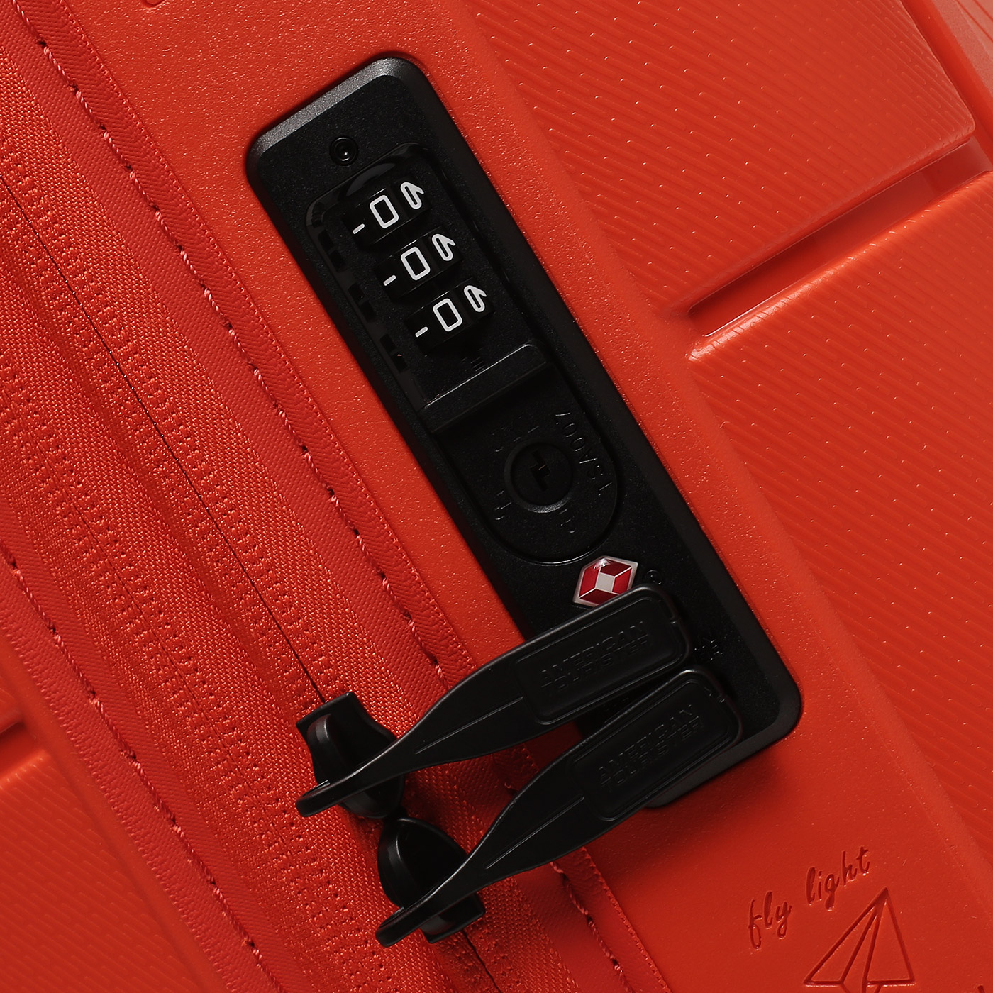 Чемодан на колесах American Tourister Dashpop